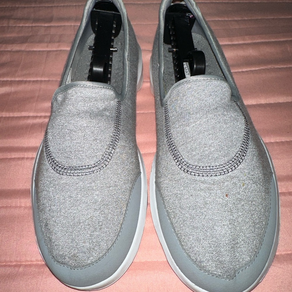 Skechers size 8 gray ultra go walk